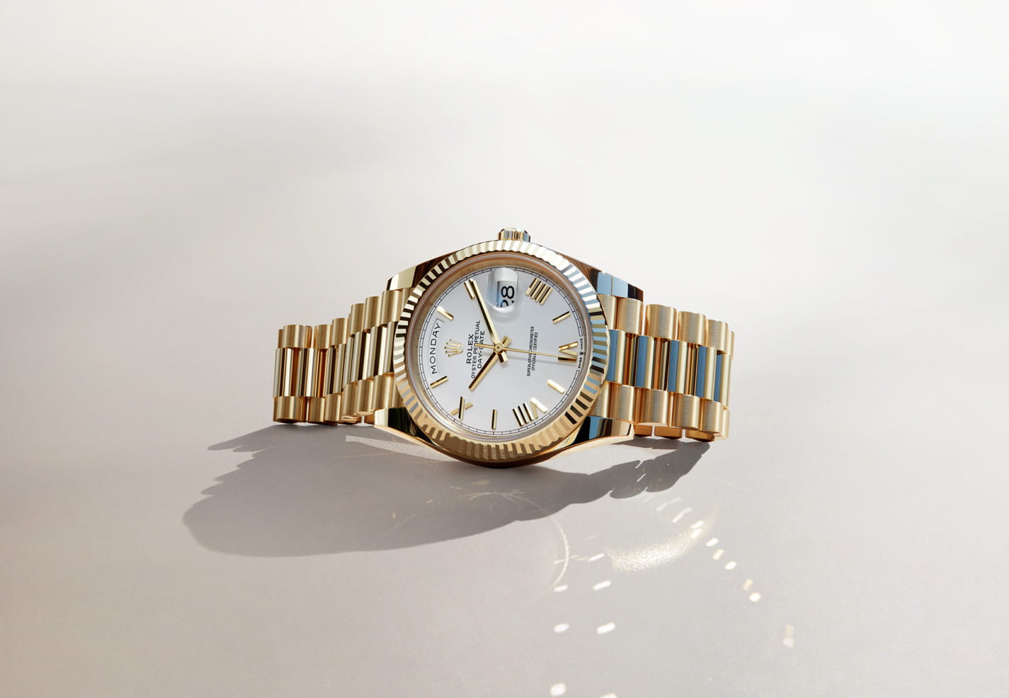 1956年に発表されたデイデイトは非常に革新的な時計だった。日付に加えて12時位置の弧状の小窓にフルスペルの<wbr>曜日を表示した初のカレンダー腕時計で、当時この技術は画期的だった。